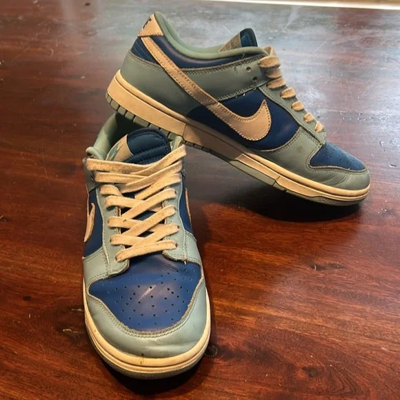 Size 7 argon Nike dunk in good condition!